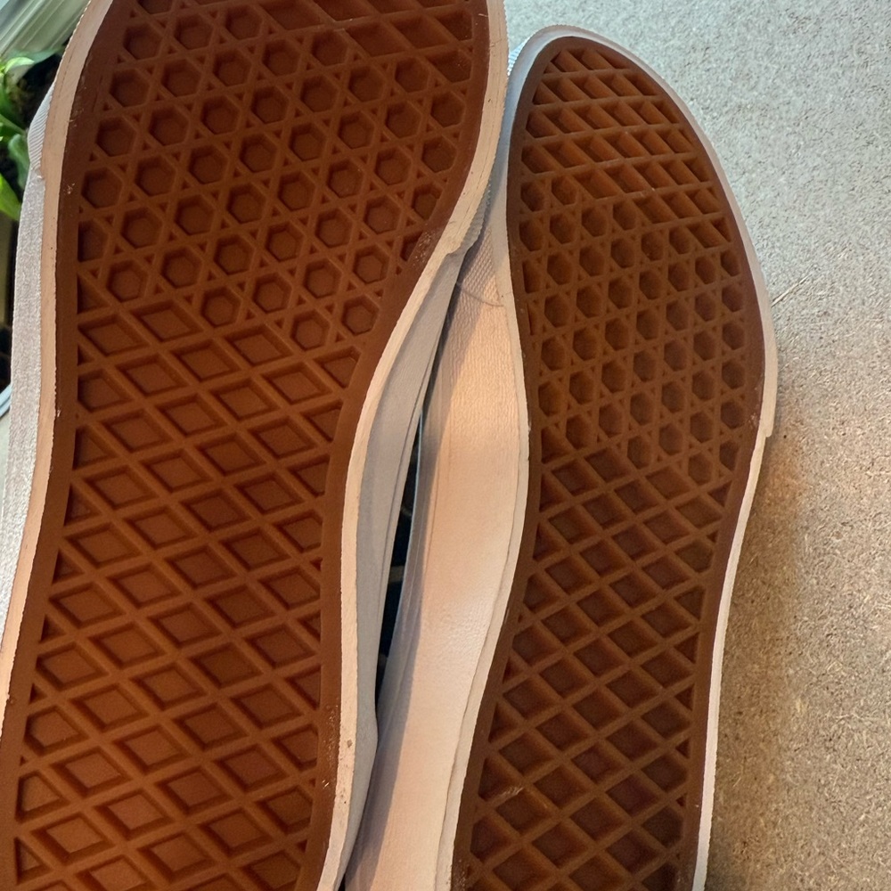 Brand New Vans Camouflage Sneakers with White Soles - Picture 5 of 6